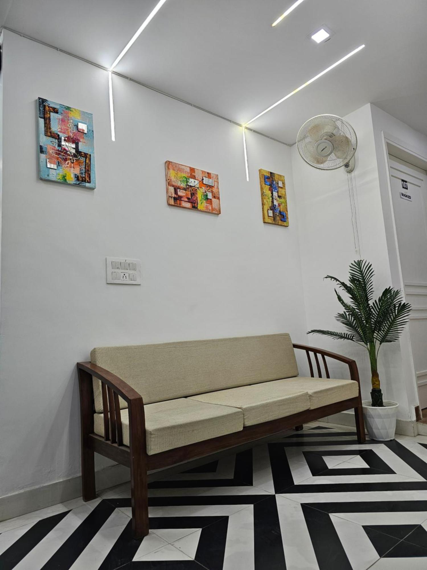 Agrah Stay - Kasa Lusso Stay ฟารีดาบัด ภายนอก รูปภาพ